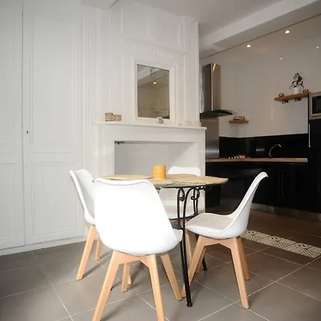 L'escale Entre Le Port Et La Dieppe