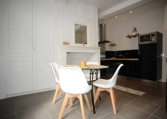 L'escale Entre Le Port Et La Dieppe